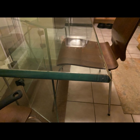 Perfect condition glass kitchen table - Picture 5 of 5